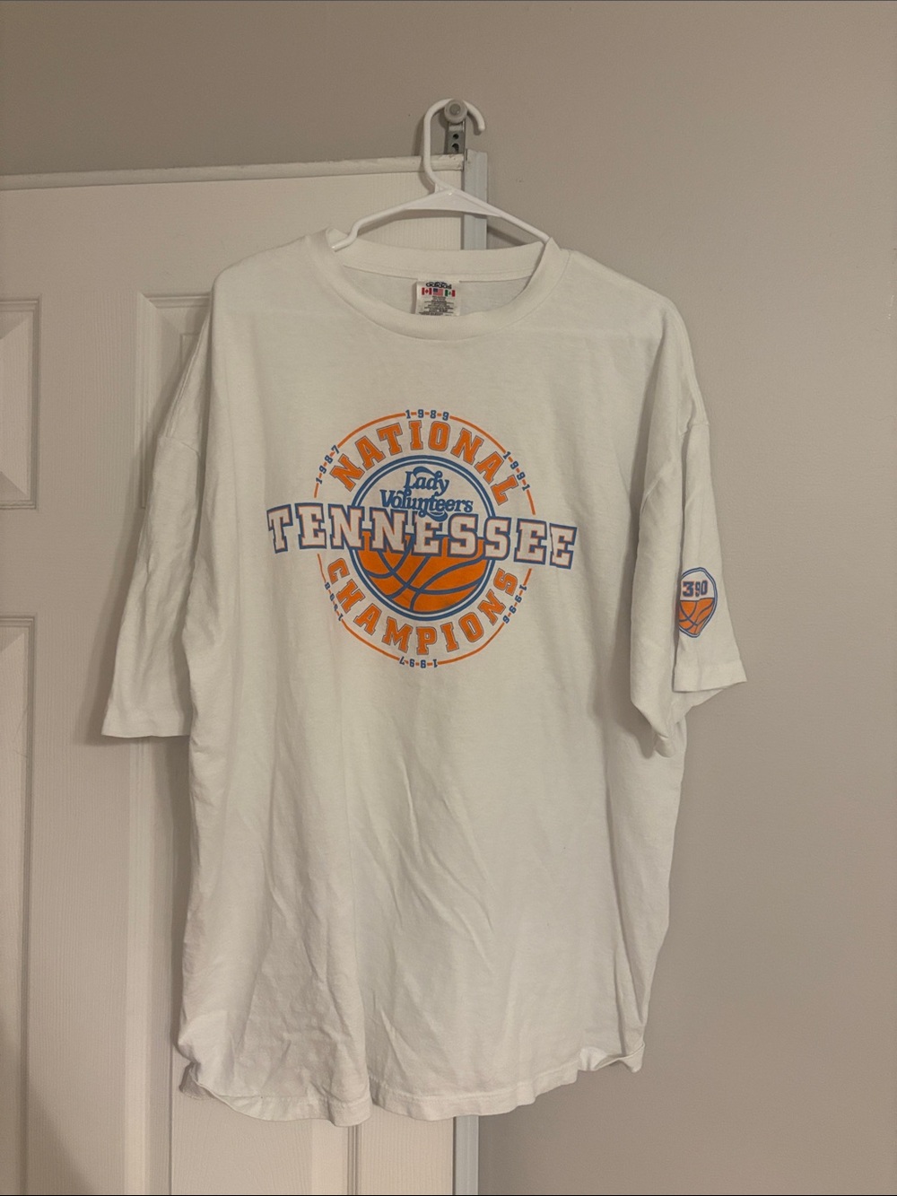 Tennessee Lady Volunteers Basketball White National Champions T-Shirt Men’s XL